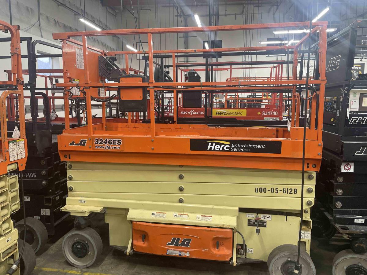 2015 JLG 3246ES