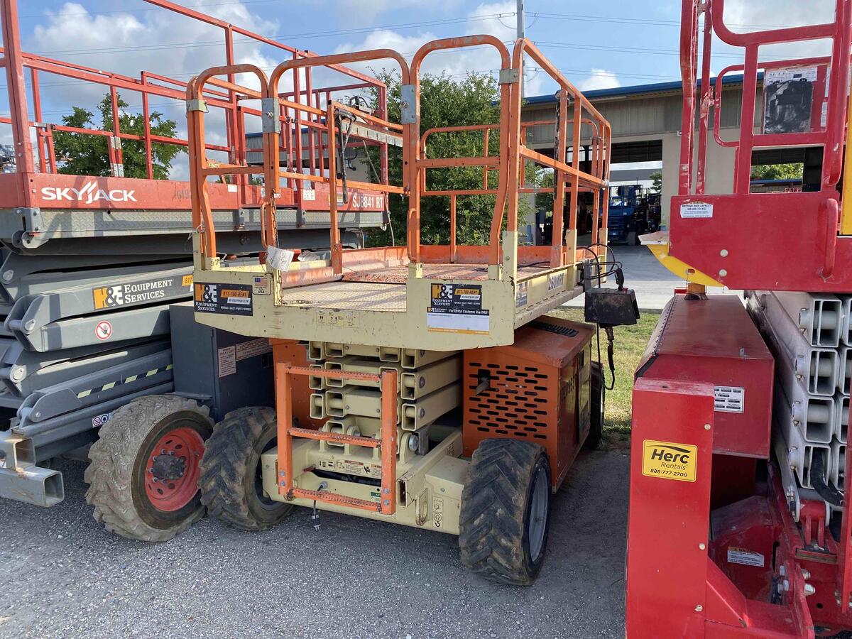 2017 JLG 260MRT-3