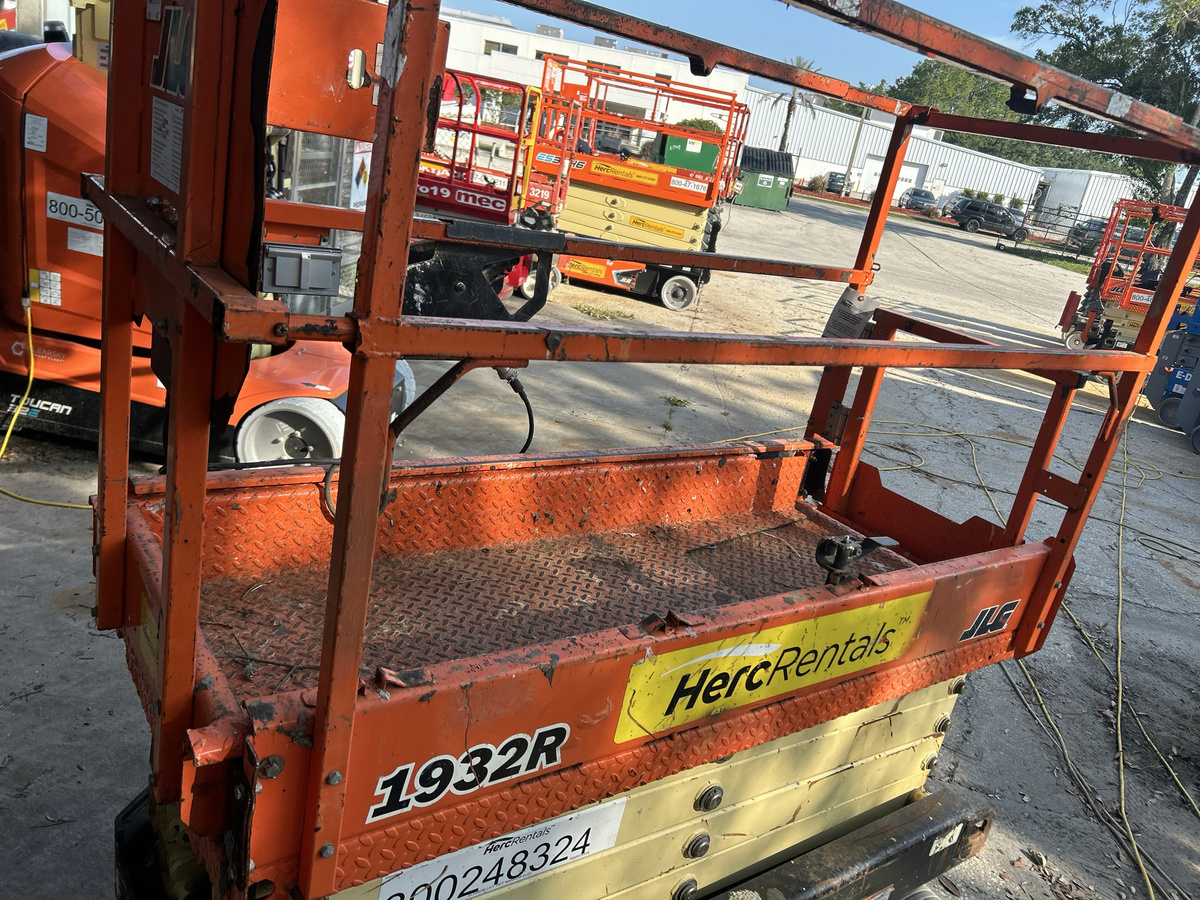 2019 JLG 1932R-5