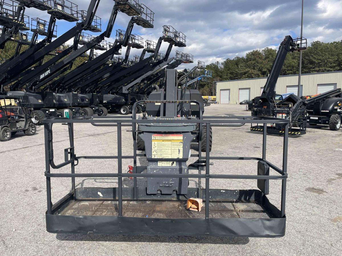 2014 JLG 800AJ