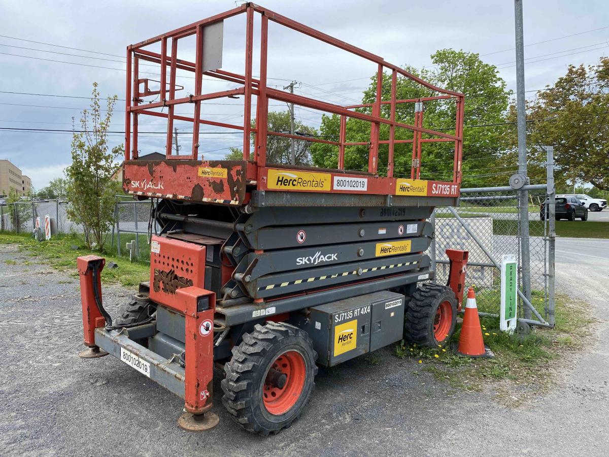 2016 Skyjack SJ-7135RT-2