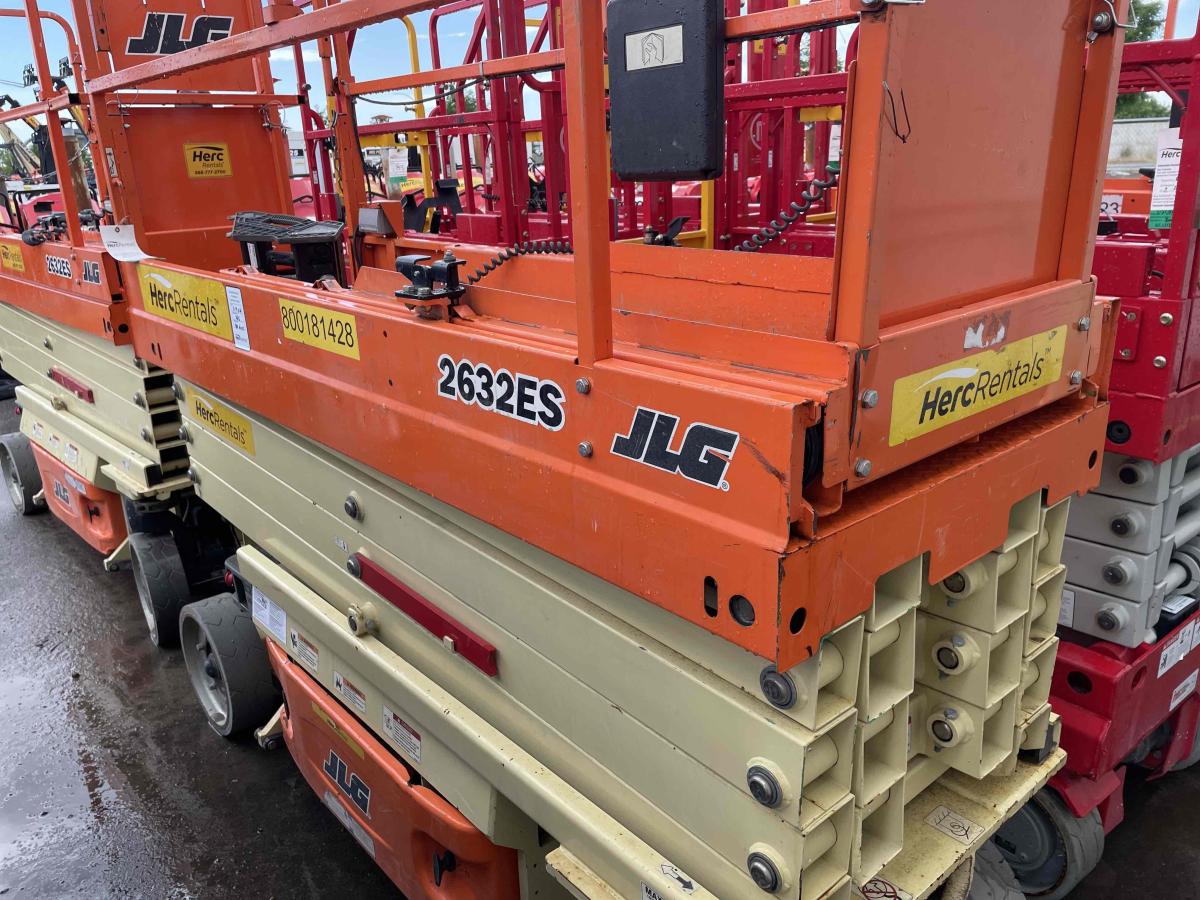 2017 JLG 2632ES