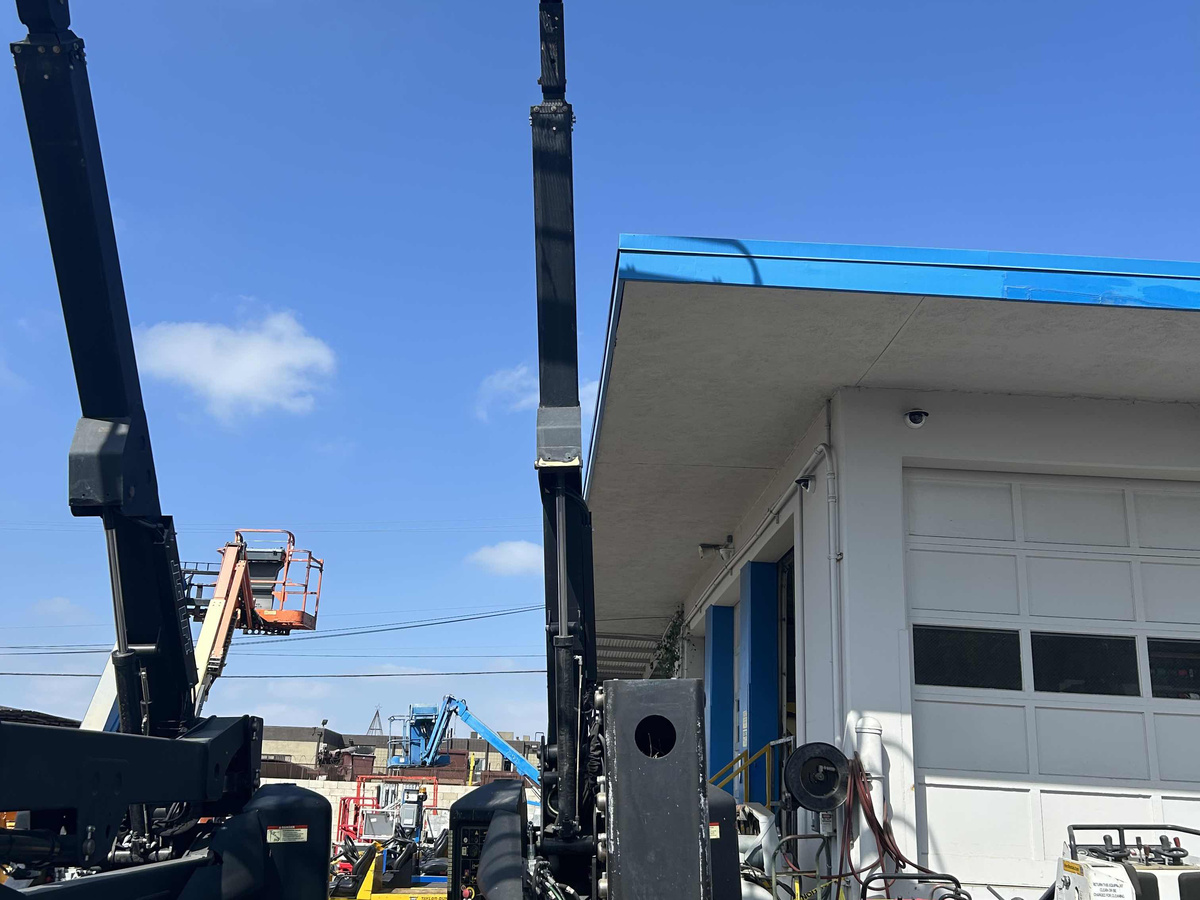 2016 JLG E450A