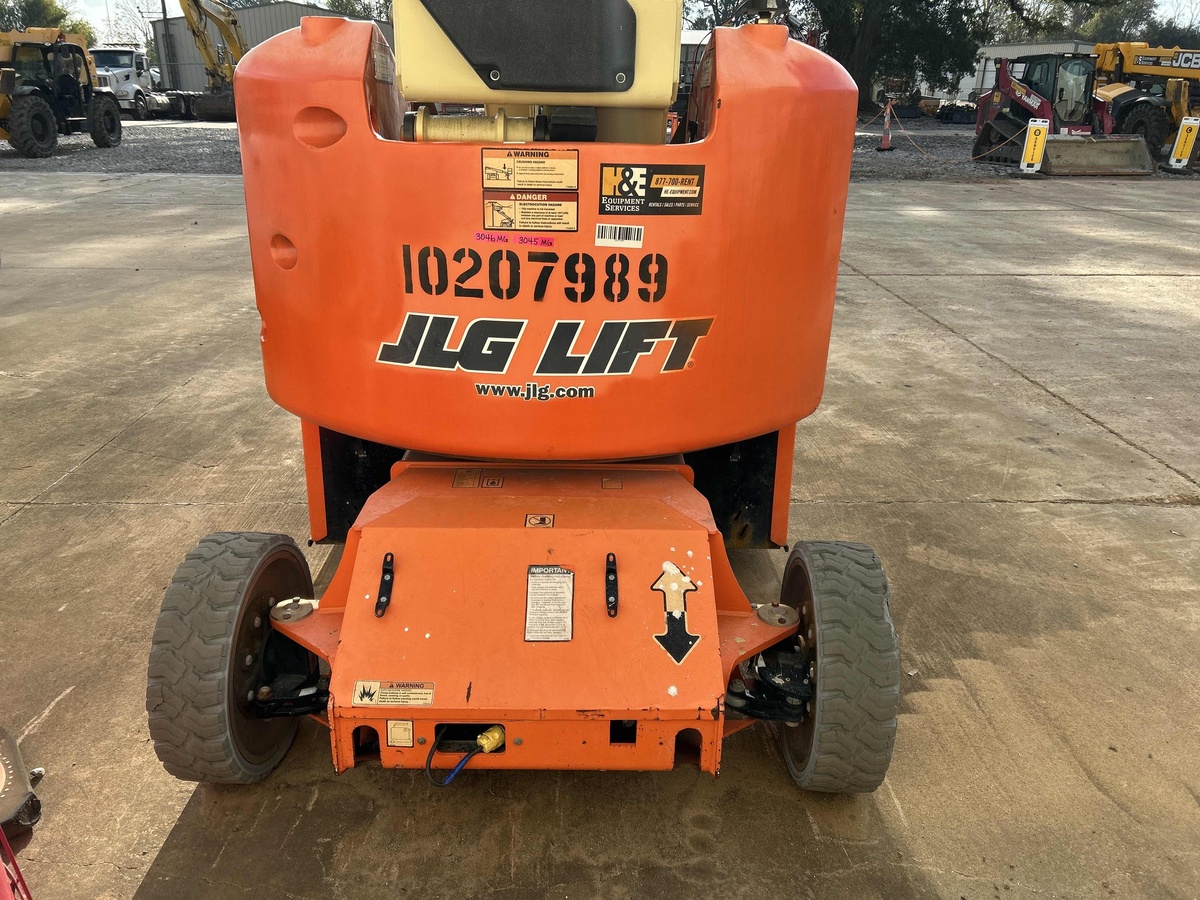 2017 JLG E400AJPN-2