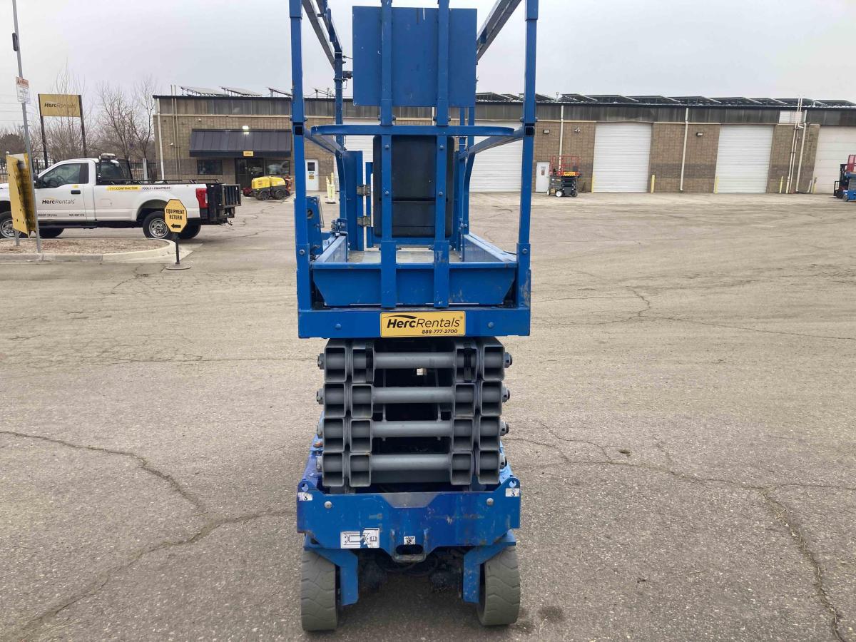 2018 Genie GS-3232