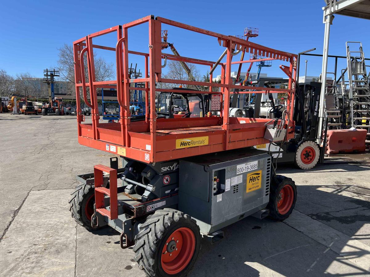 2018 Skyjack SJ-6826RT-1