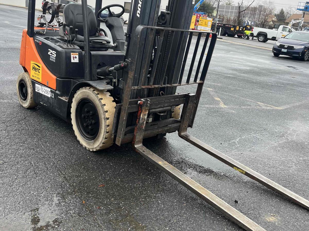 2017 Doosan G25E5