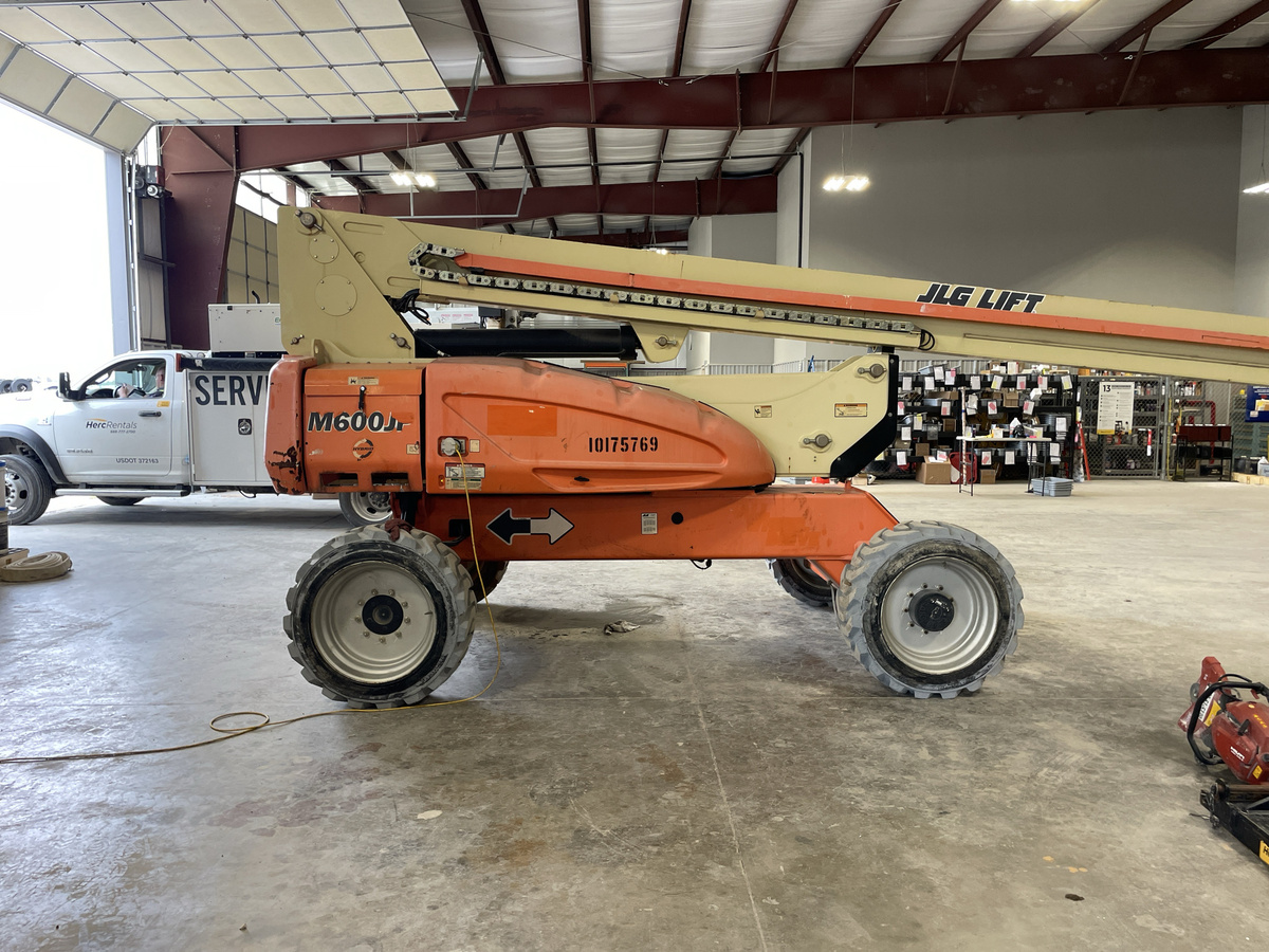 2015 JLG M600JP-5