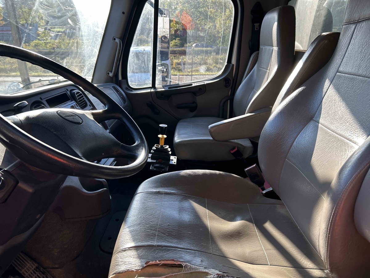 2019 Freightliner M2106-3