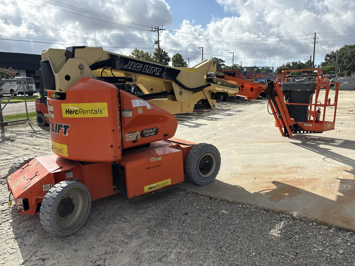 2017 JLG E400AJPN-3