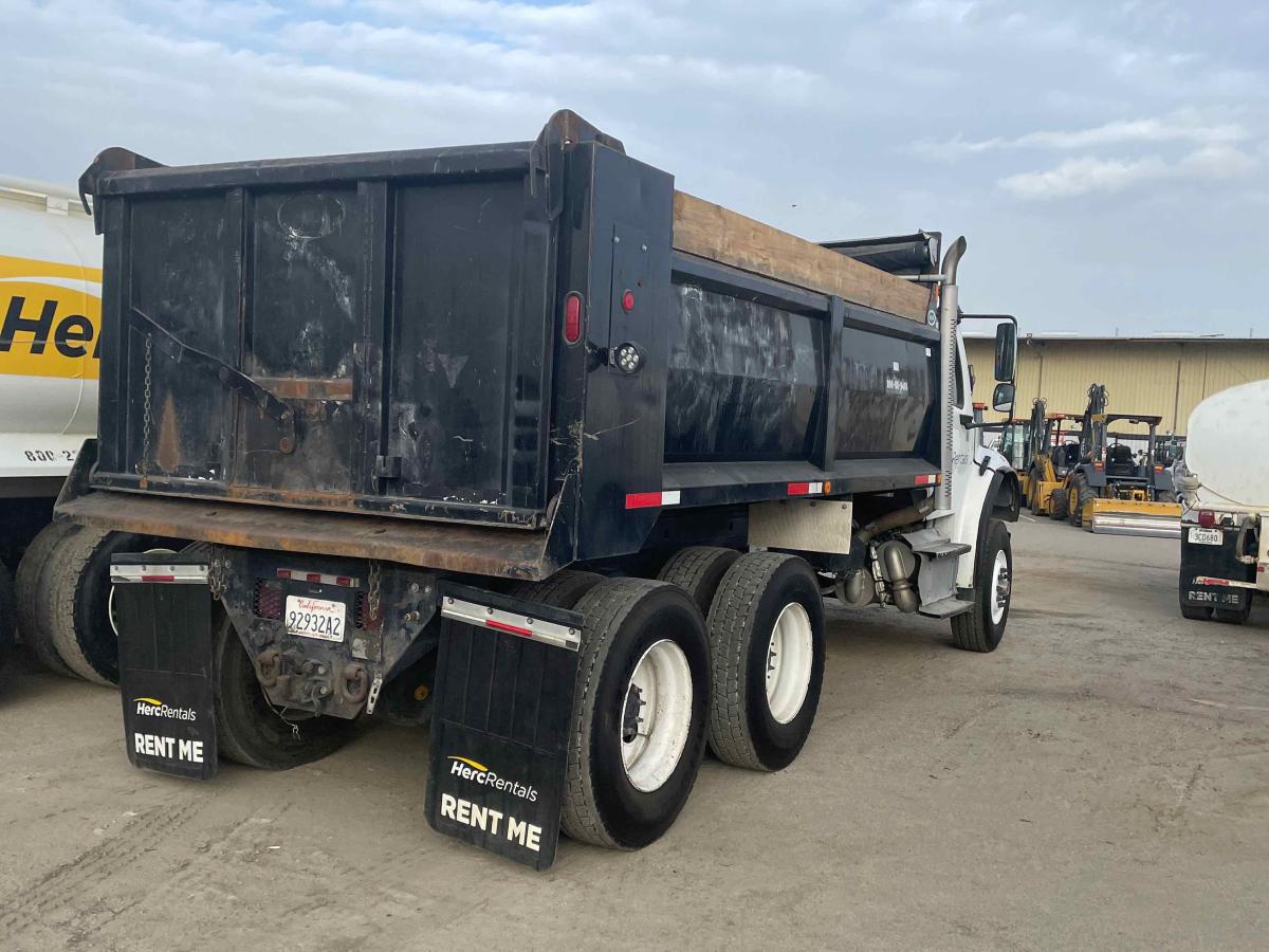 2016 Freightliner M2106
