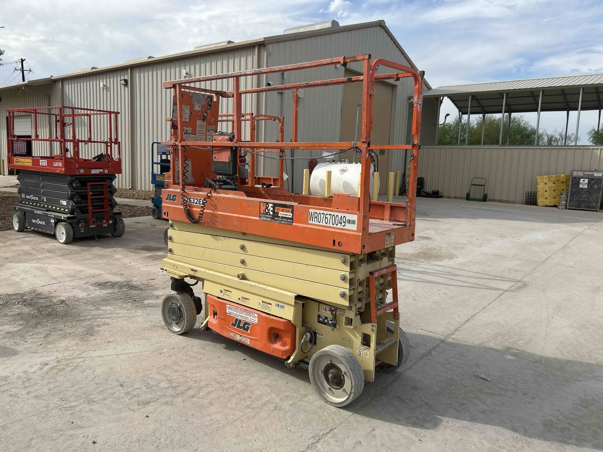 2017 JLG 2632ES-3
