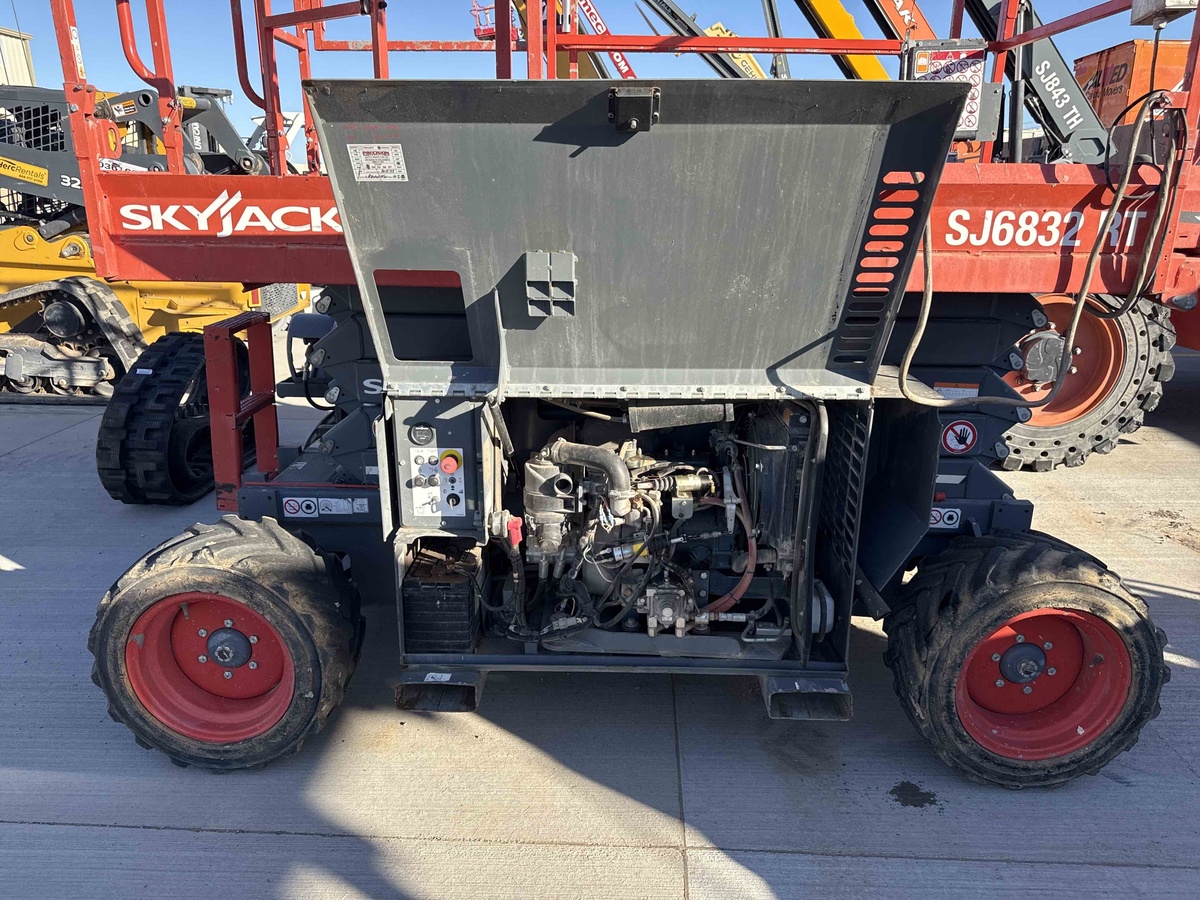 2017 Skyjack SJ-6832RT-5
