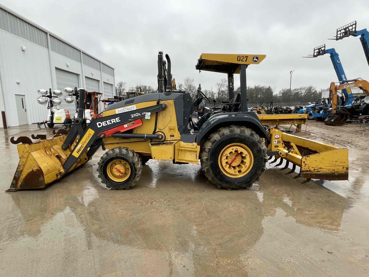 2015 John Deere 210L