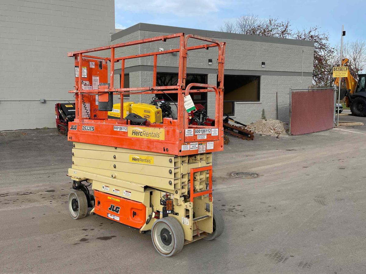 2017 JLG 2632ES