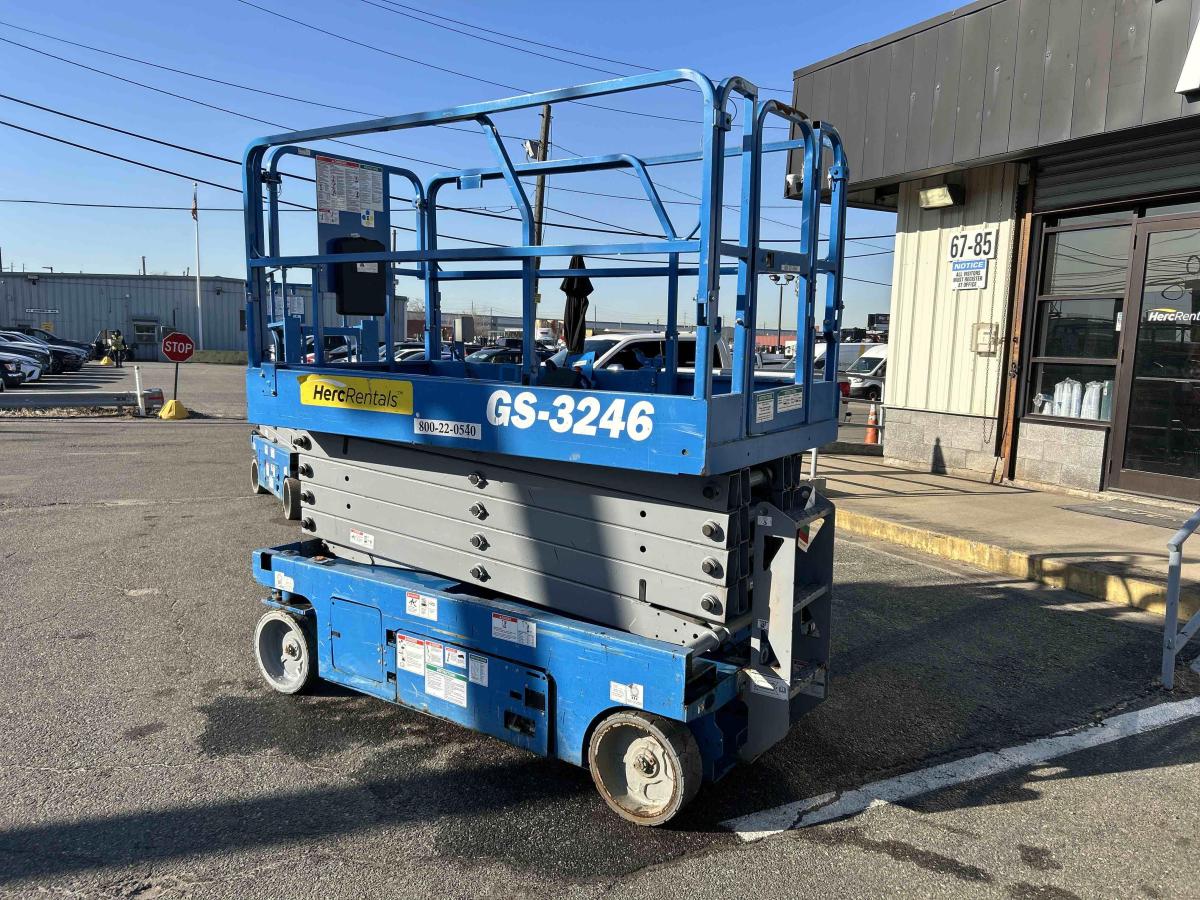 2018 Genie GS-3246