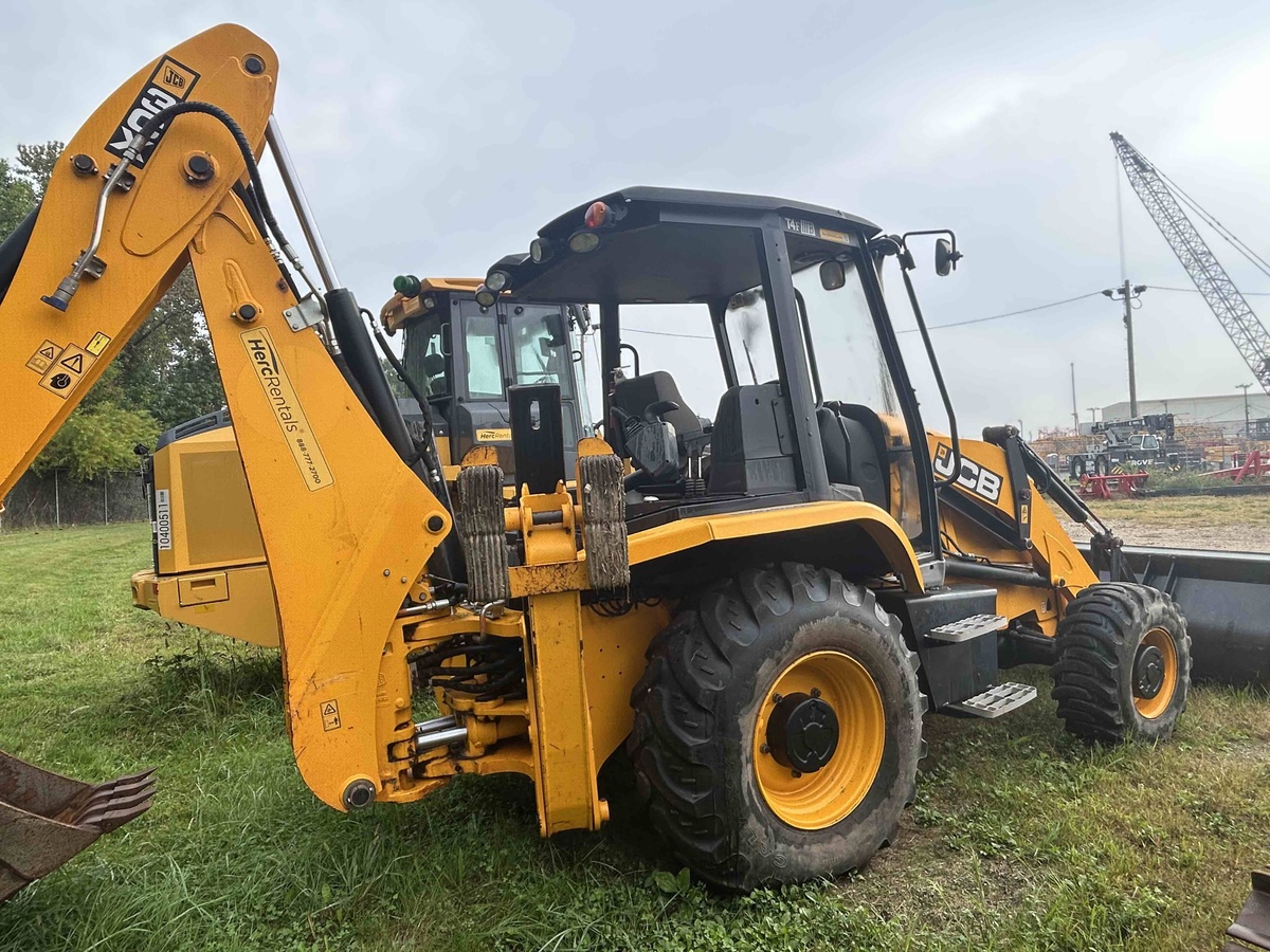 2022 JCB 3CX-4
