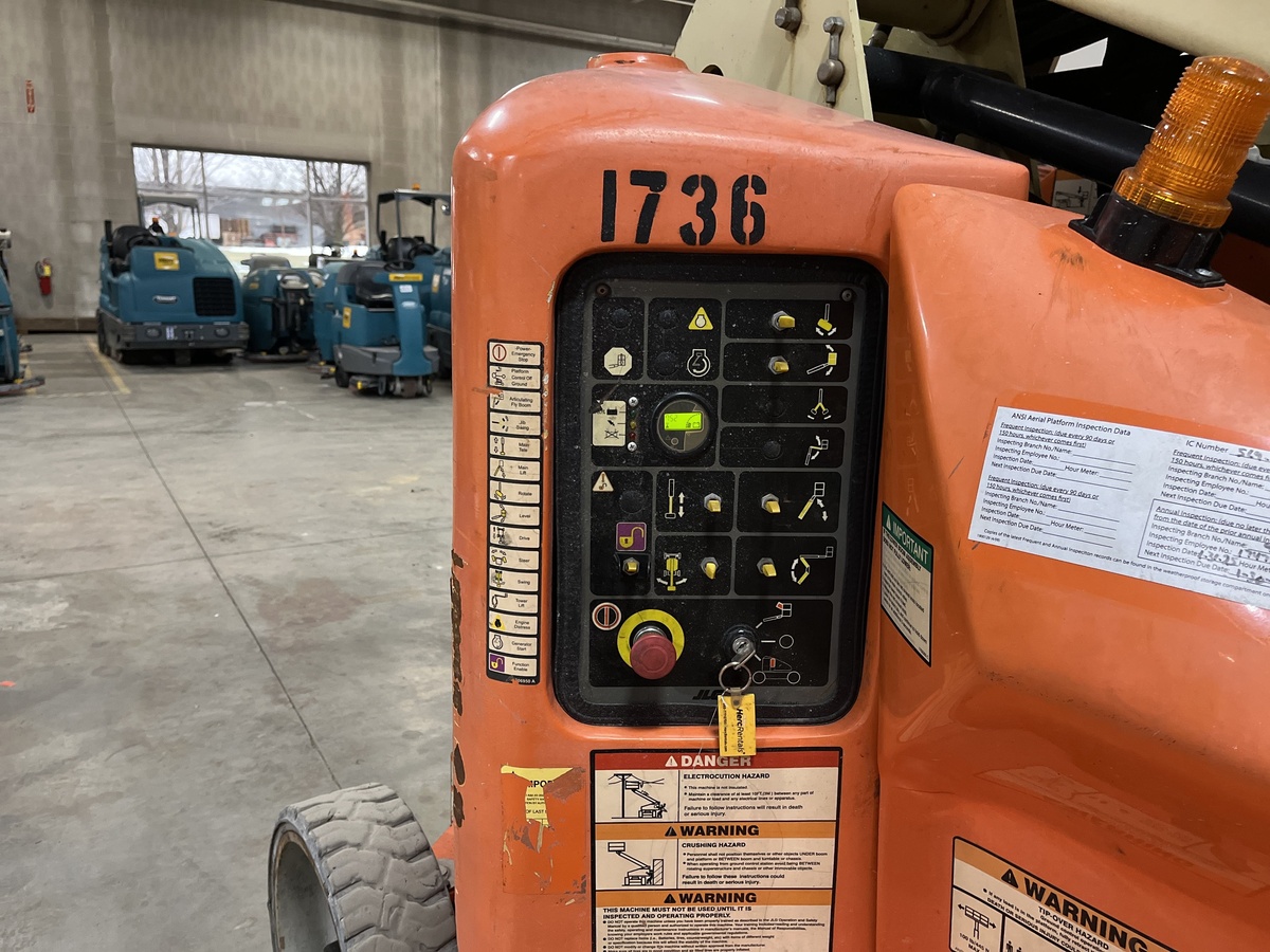 2016 JLG E400AN-6