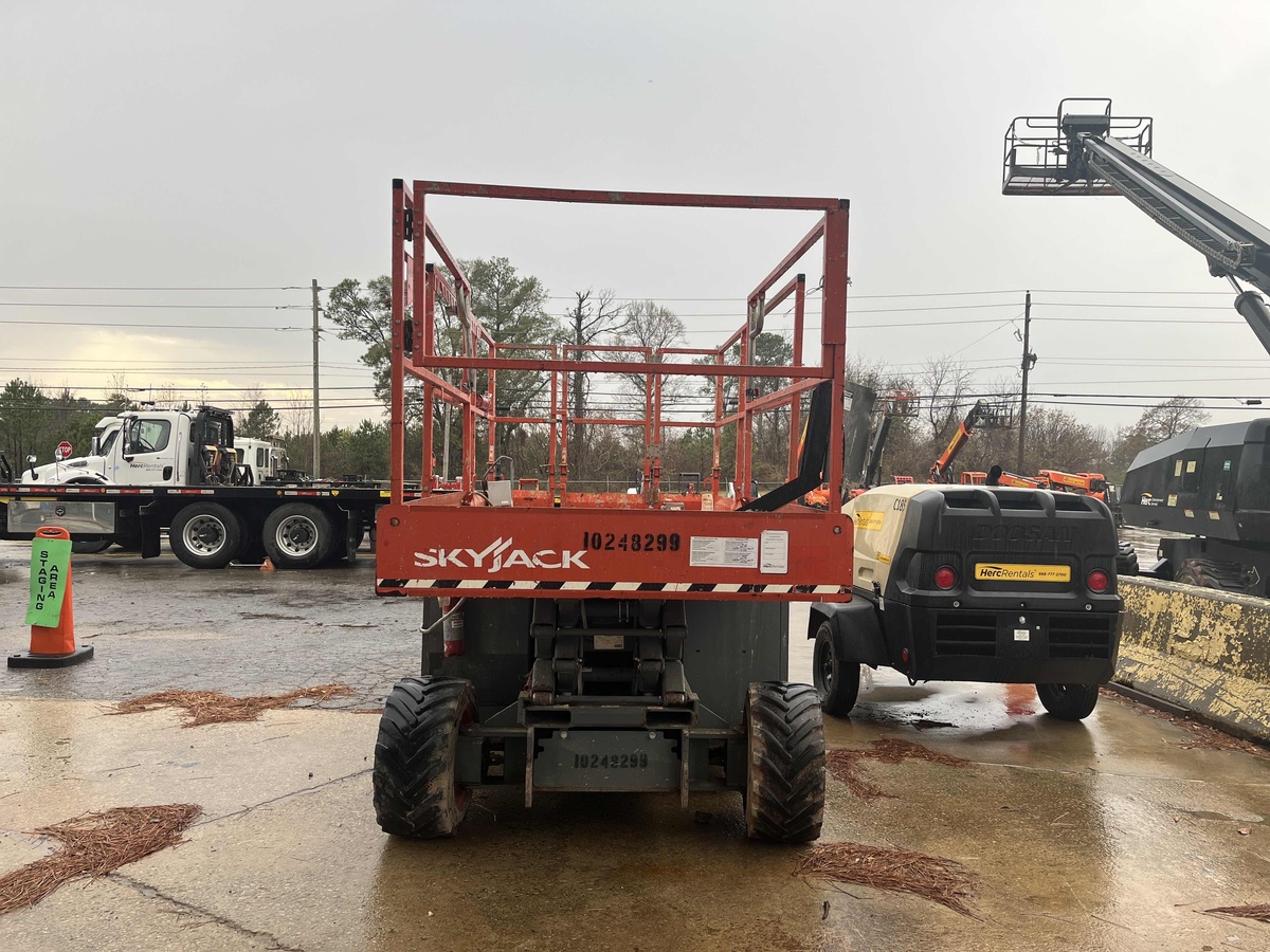 2018 Skyjack SJ-6826RT-3