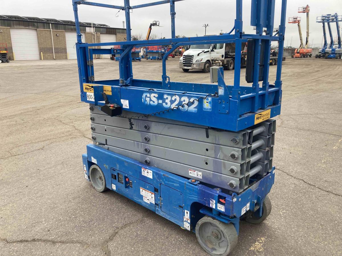 2018 Genie GS-3232