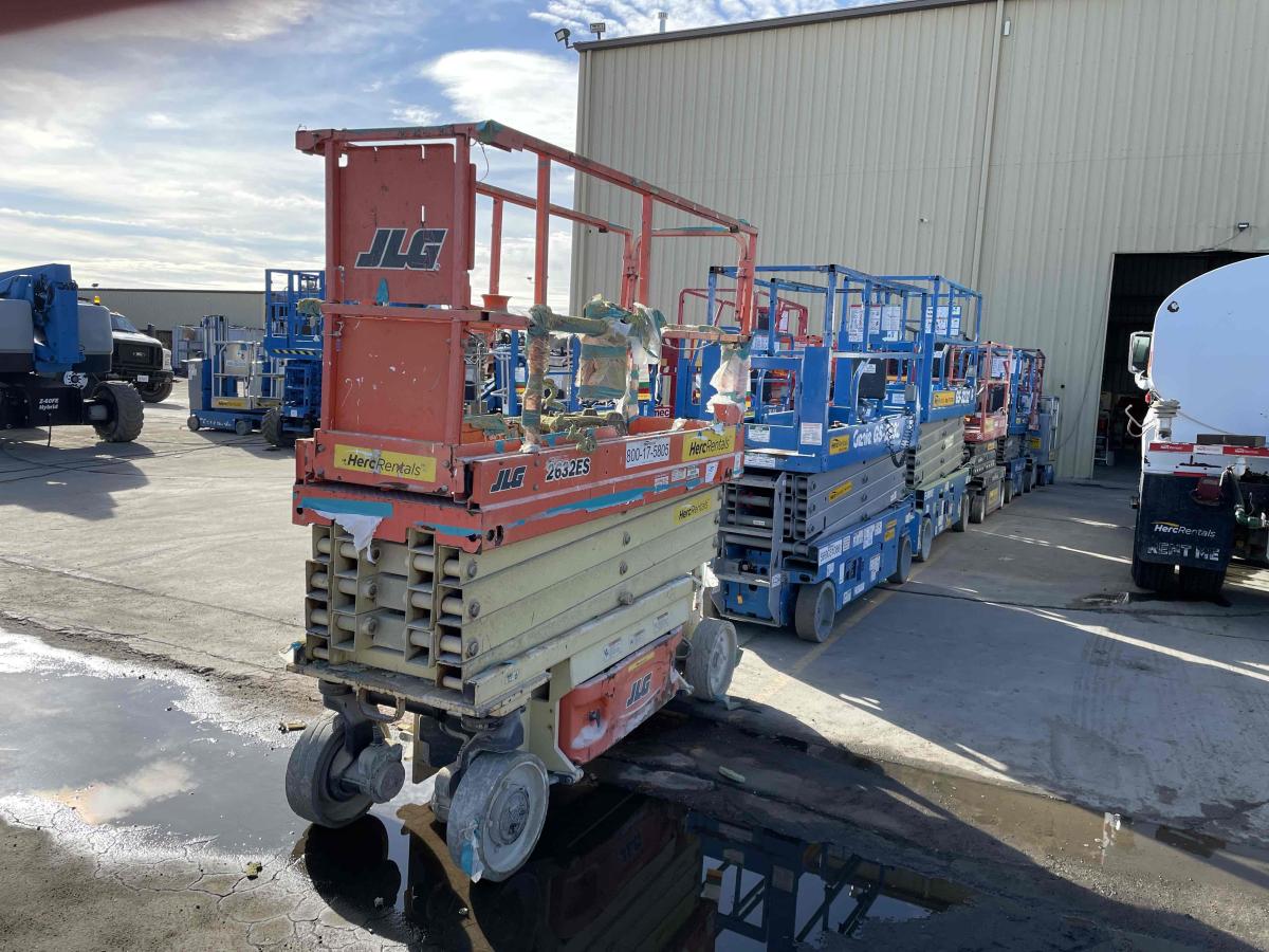 2017 JLG 2632ES