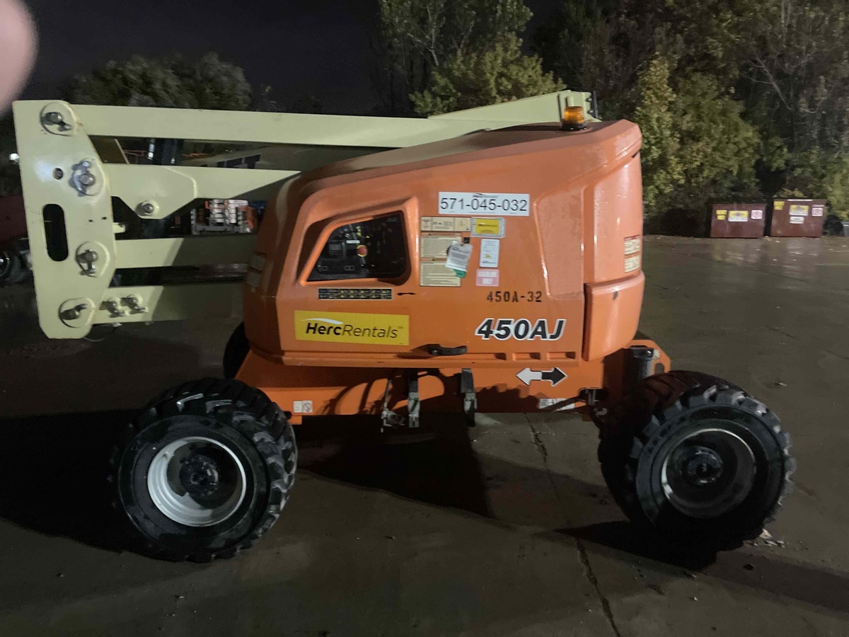2016 JLG 450AJ