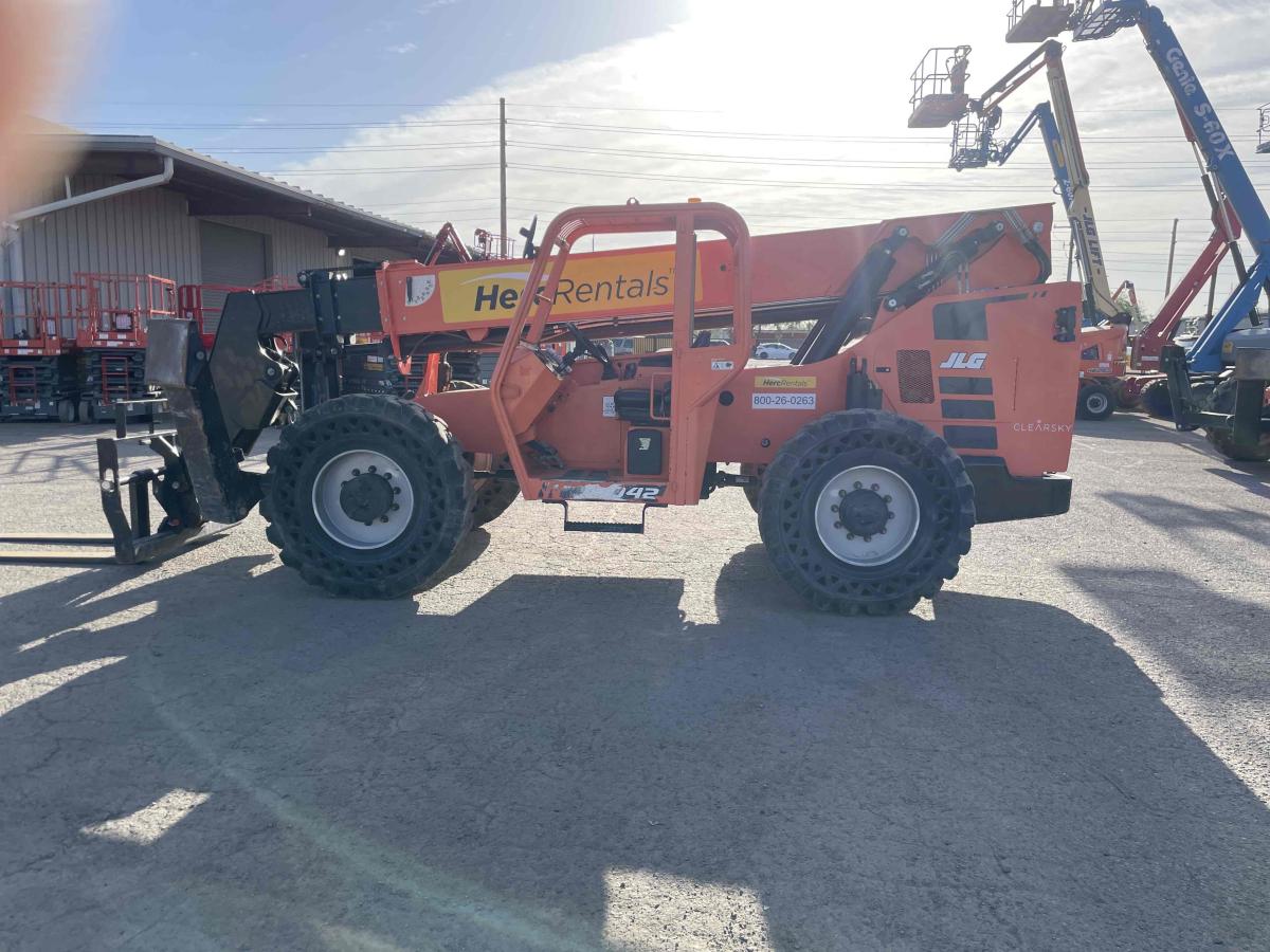 2019 SkyTrak 10042