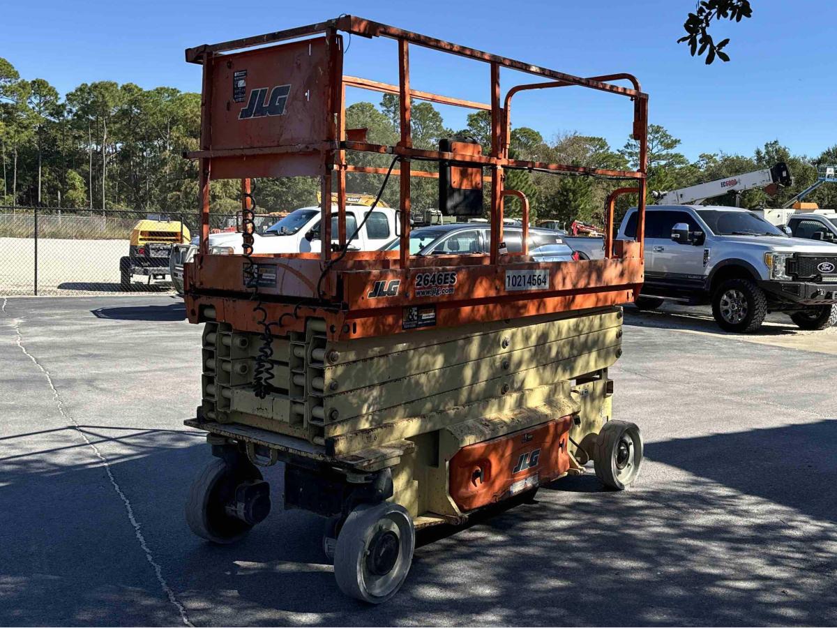 2017 JLG 2646ES