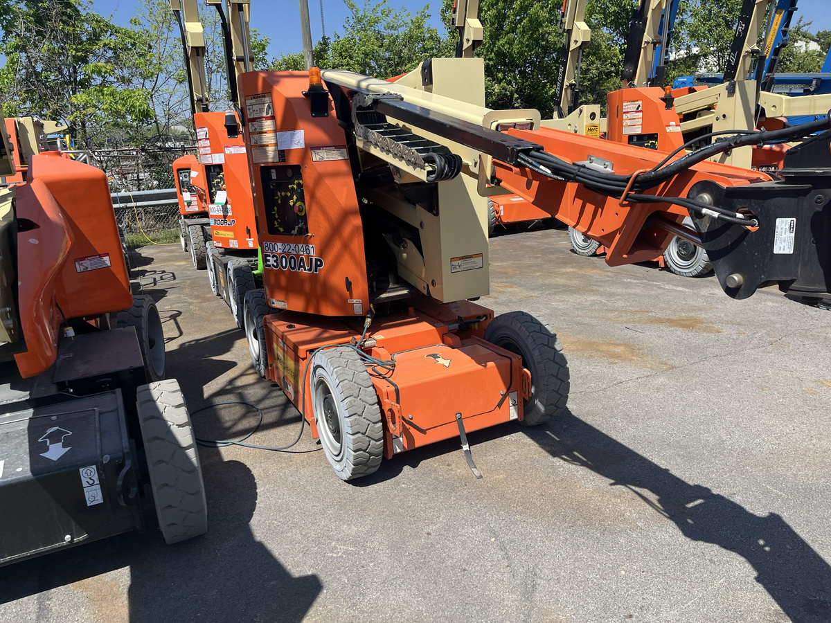 2018 JLG E300AJP-4