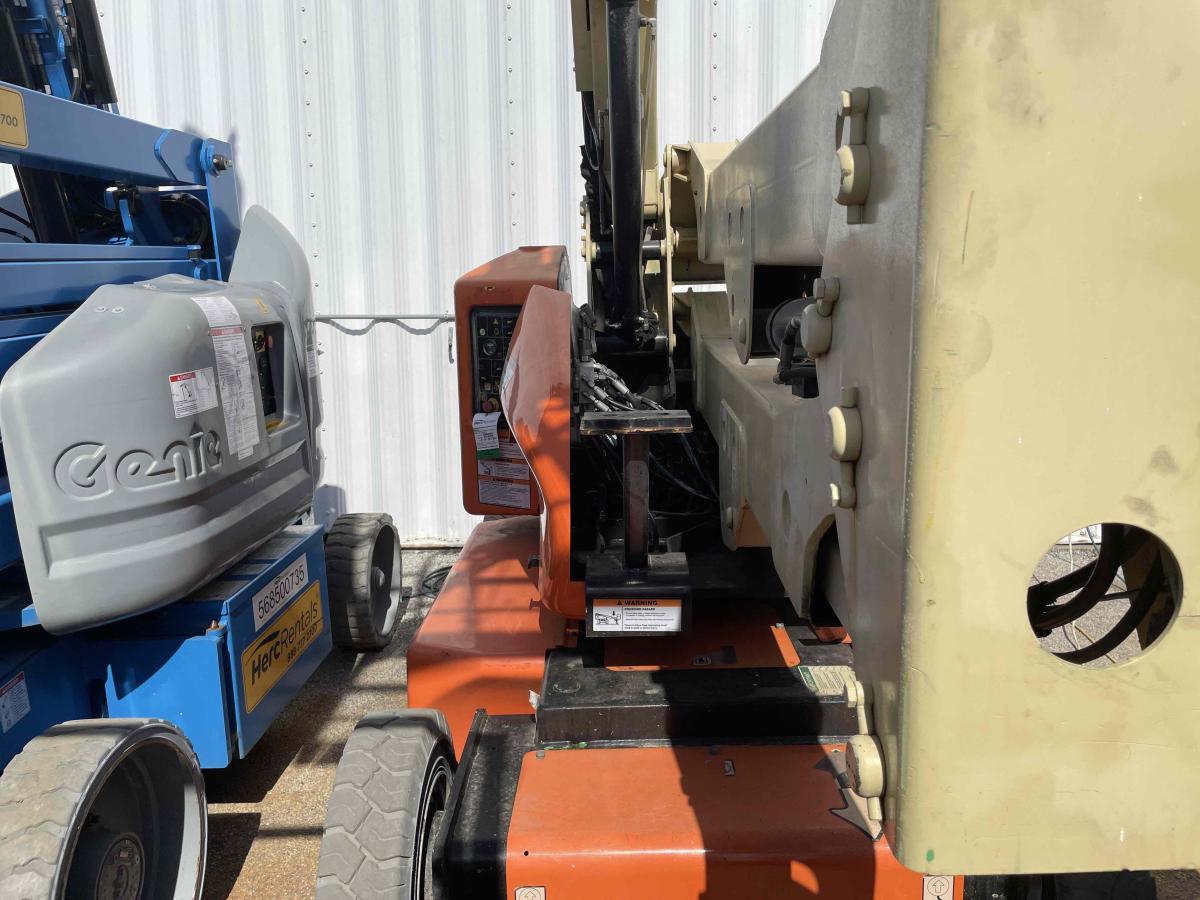 2007 JLG E400AJPN