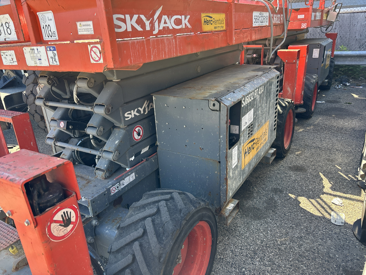 2019 Skyjack SJ-6832RT-3