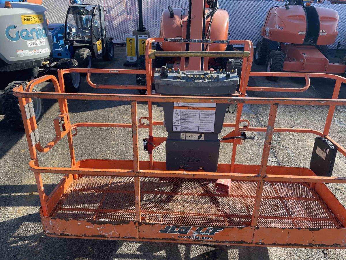 2013 JLG 600AJ