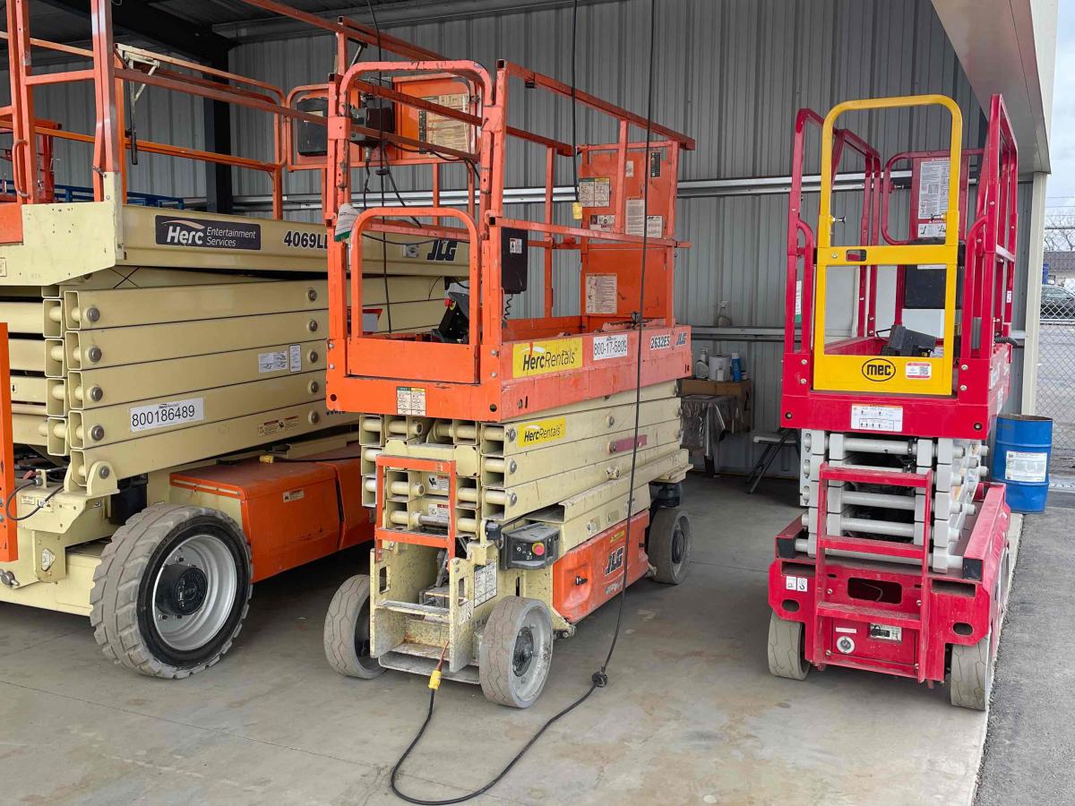 2017 JLG 2632ES