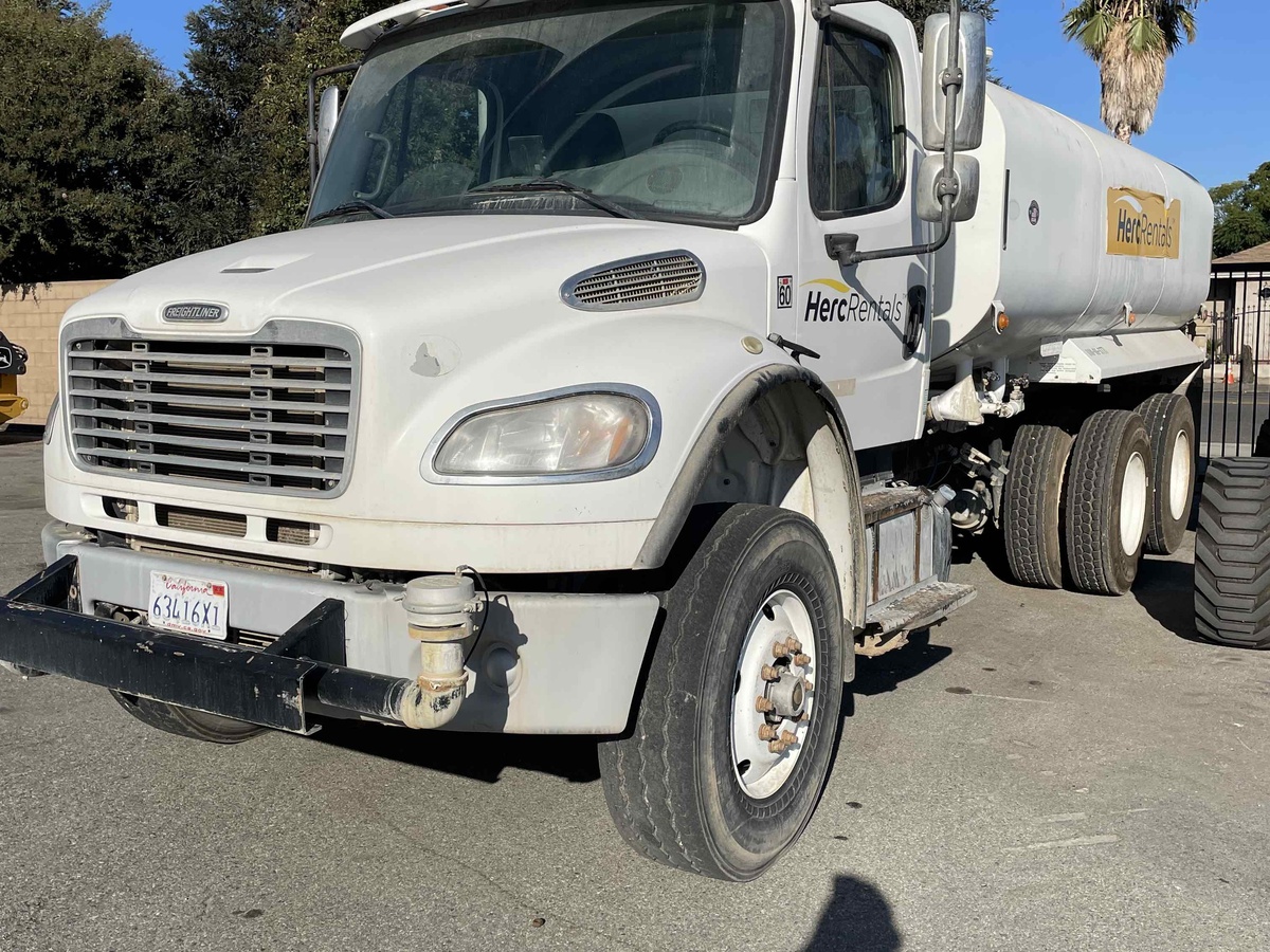 2016 Freightliner M2106-4