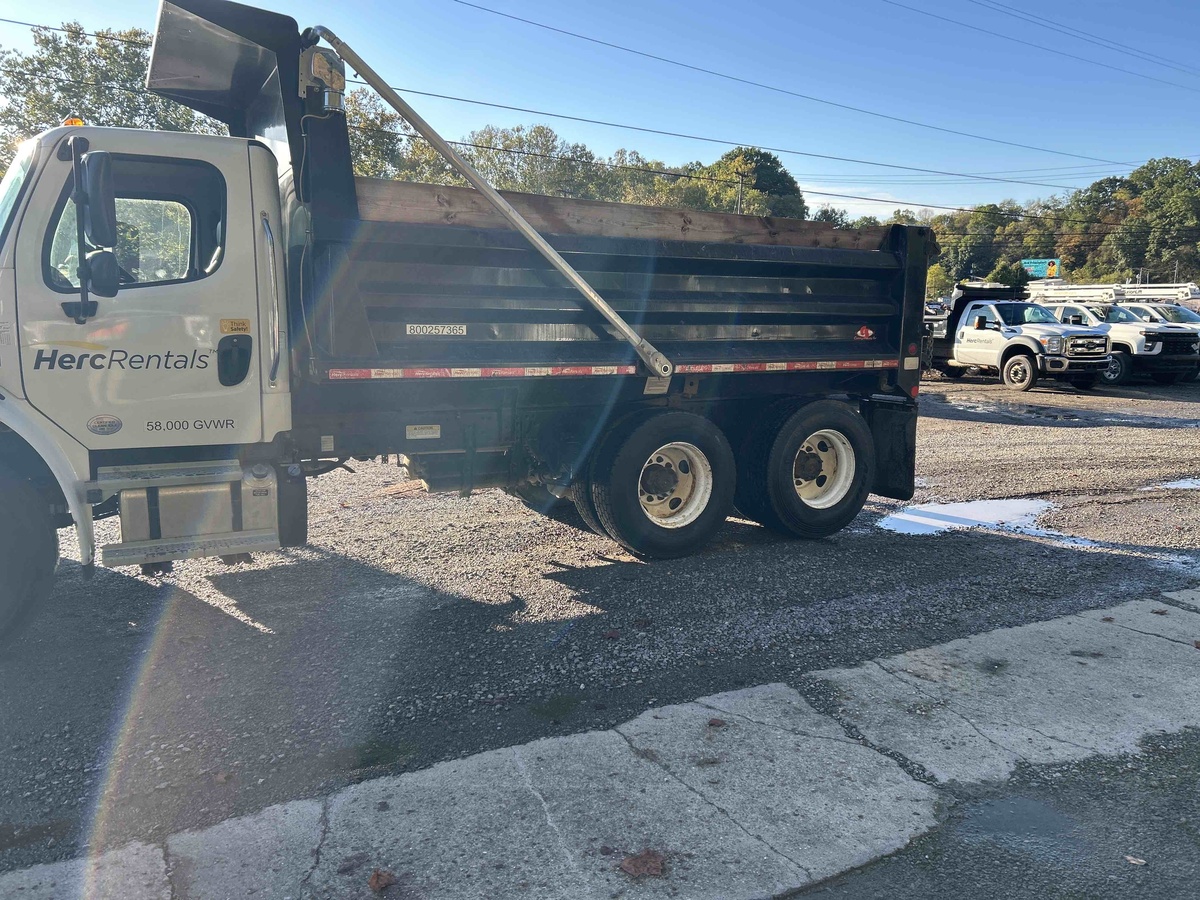 2019 Freightliner M2106-4