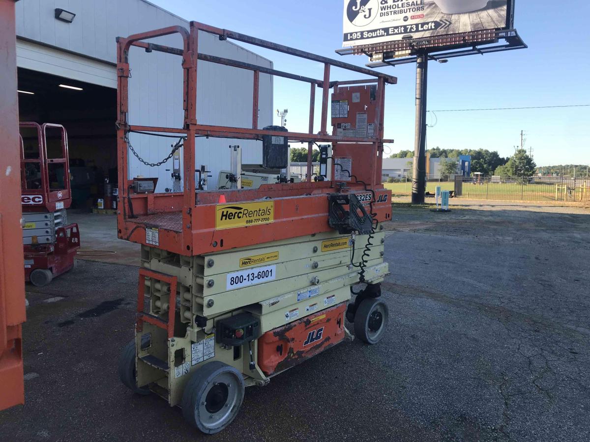 2017 JLG 2632ES