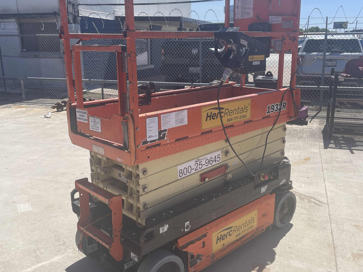 2019 JLG 1932R-3