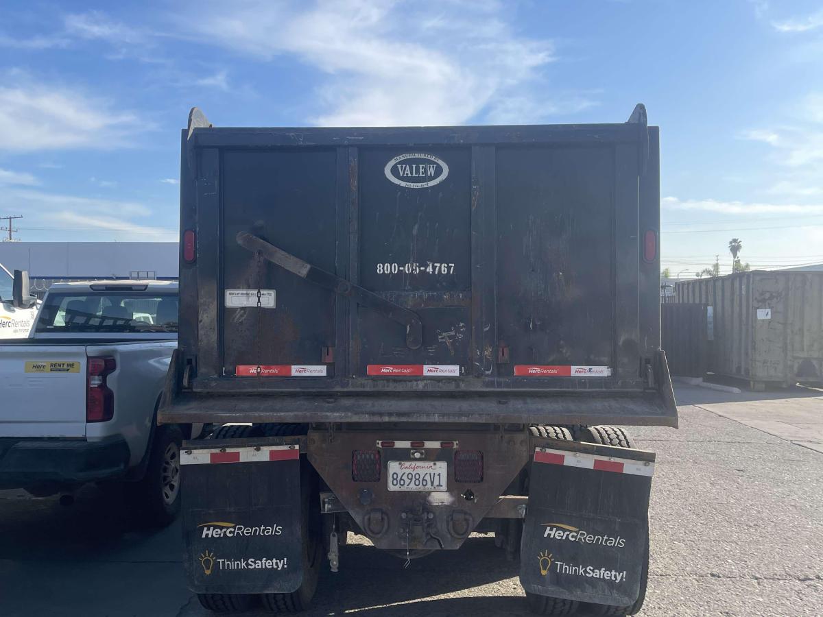 2015 Freightliner M2106-8