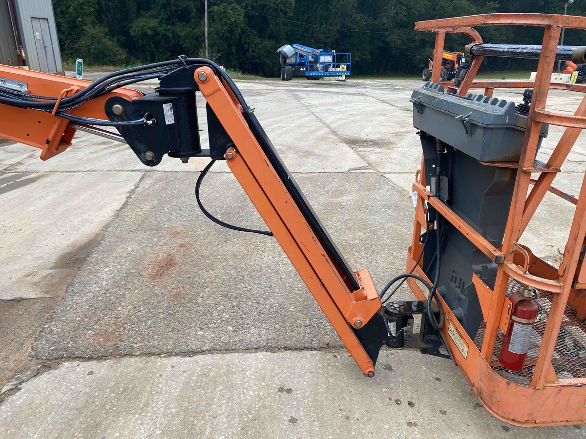 2017 JLG E300AJP-6