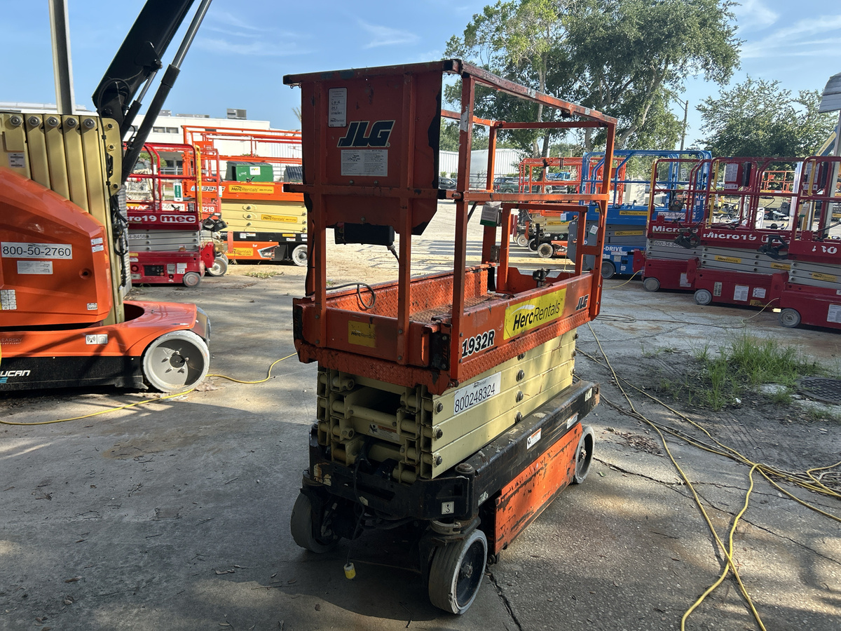 2019 JLG 1932R-6