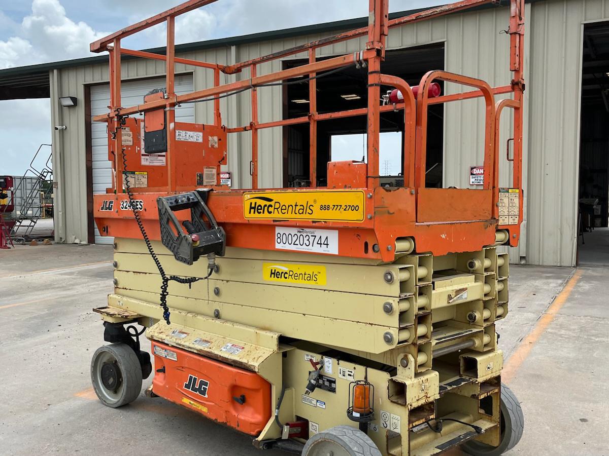 2018 JLG 3246ES