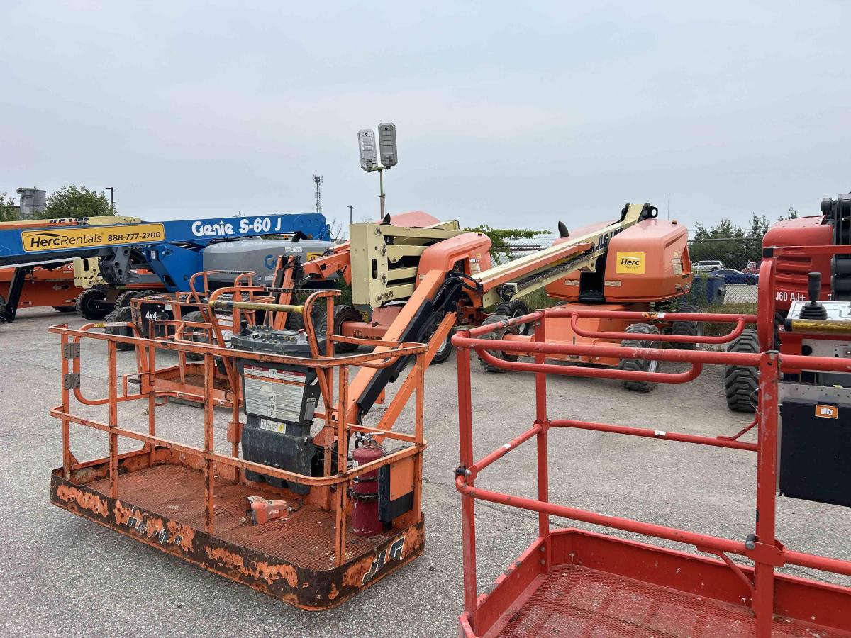2017 JLG 460SJ-2