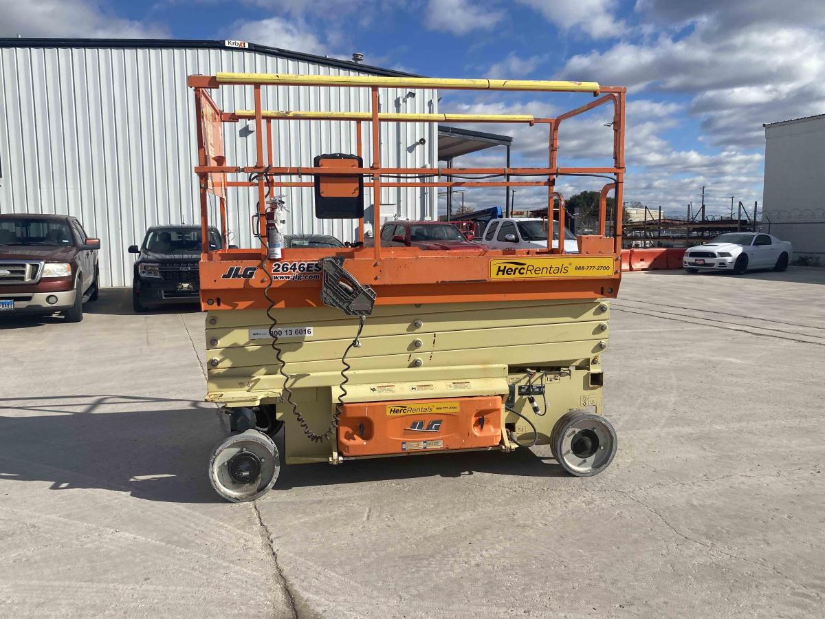 2017 JLG 2646ES