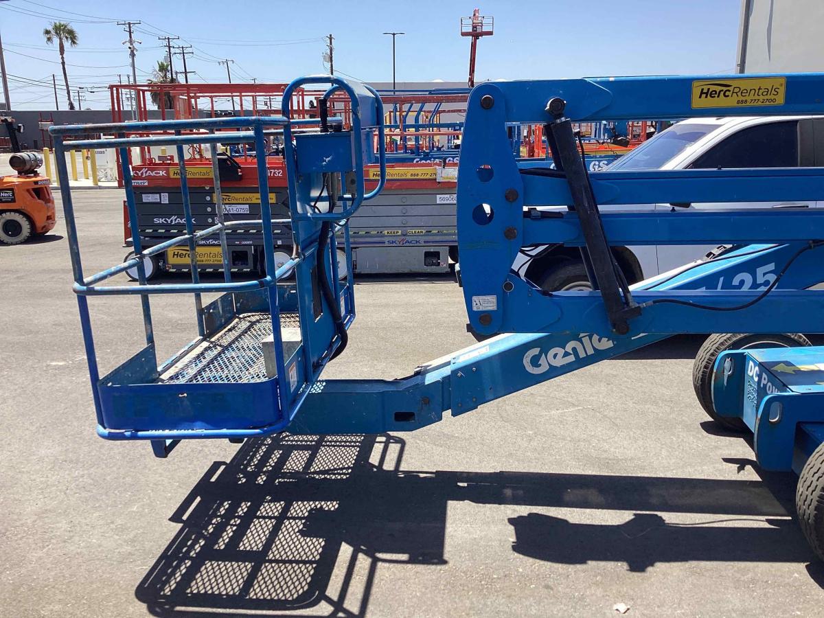 2012 Genie Z-45/25J DC