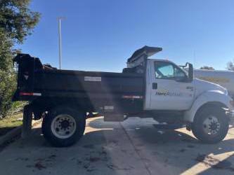 2015 Ford F650-2