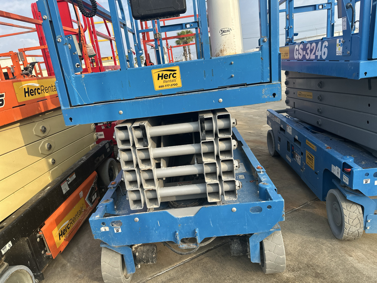 2019 Genie GS-3246-3
