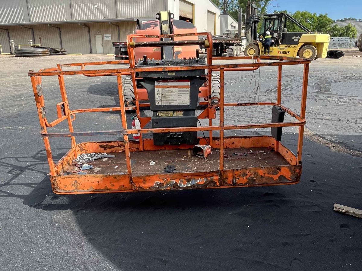 2016 JLG 400S