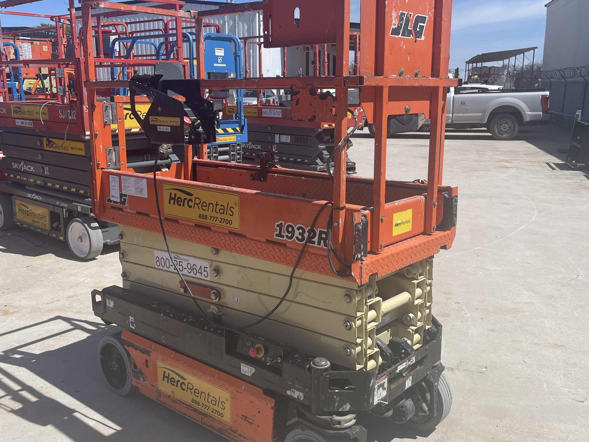 2019 JLG 1932R-4