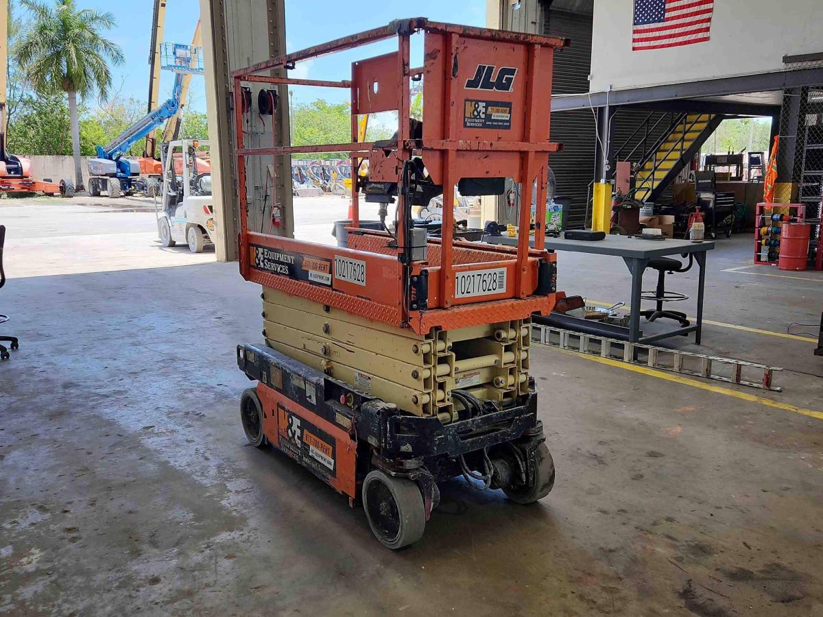 2017 JLG 1932R