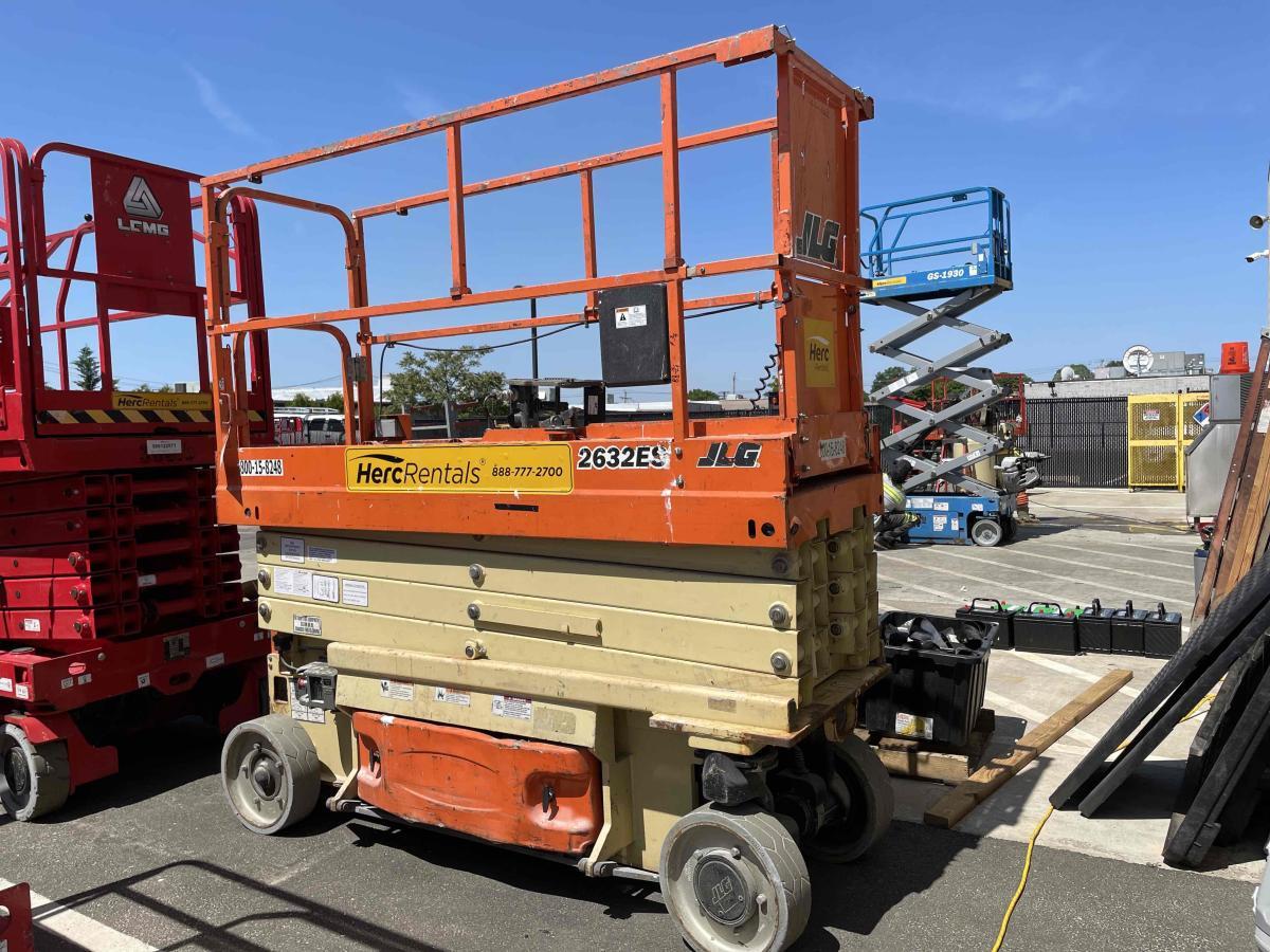 2017 JLG 2632ES